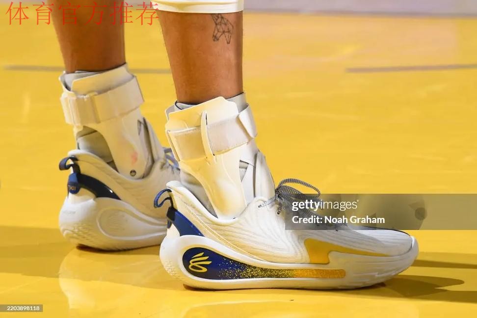 巴特勒控球送助攻 库里空位三分飙射 巴特勒控球送助攻 库里空位三分飙射